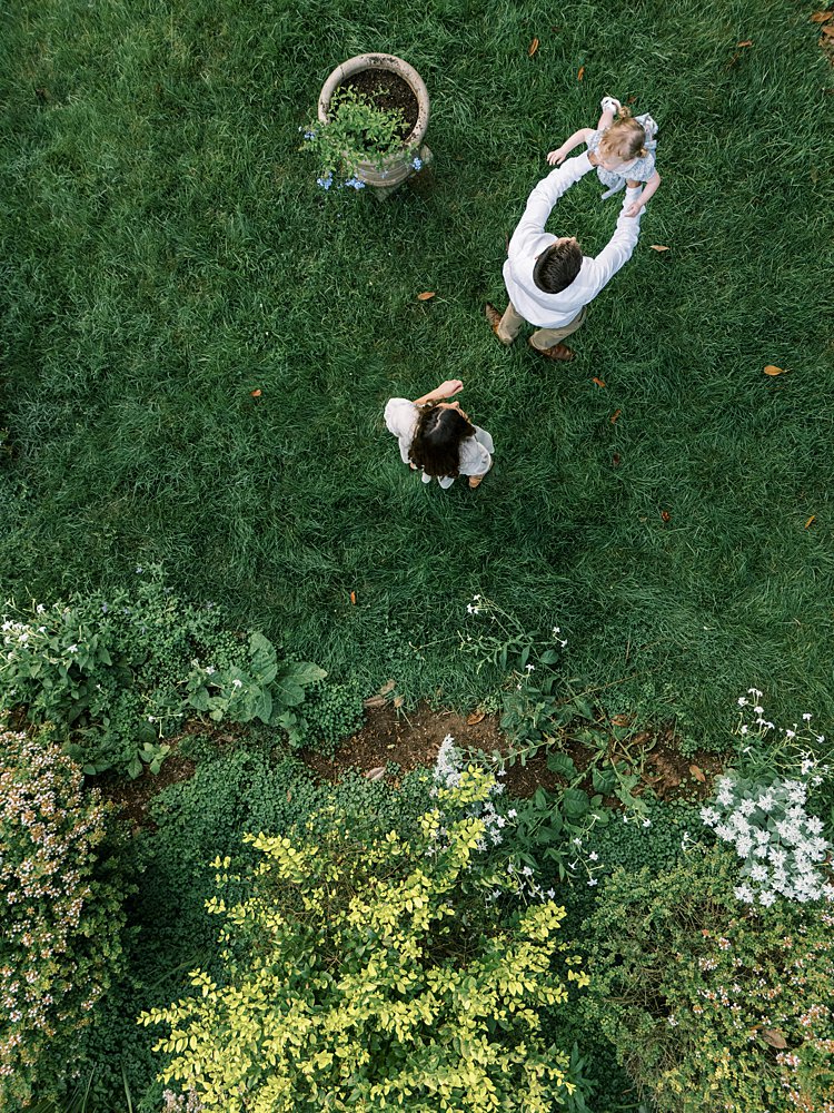 A drone shot of Oatlands VA family photos.