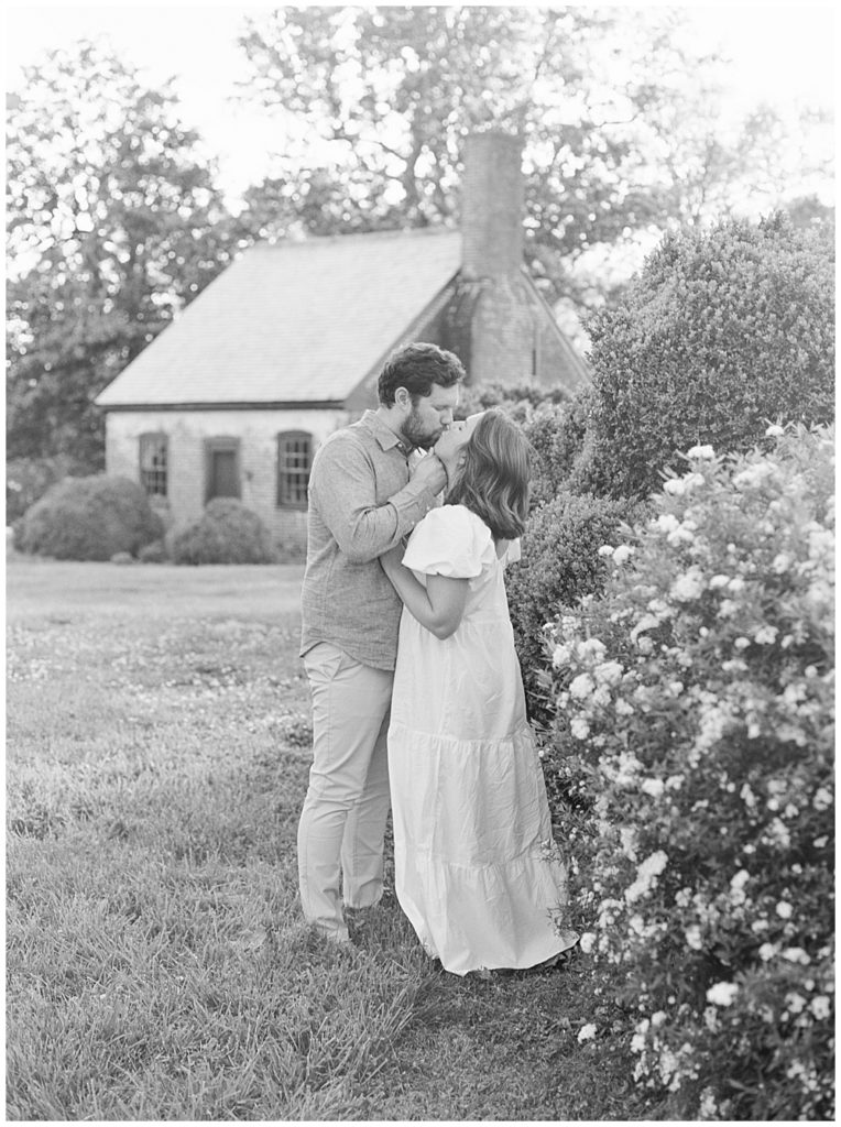 Mother and father kiss during their Maryland photo session
