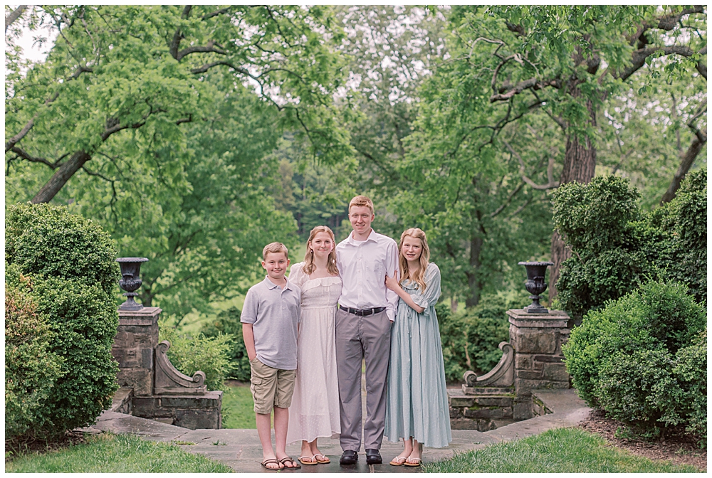 Teenagers stand together during their family photo session at Glenview Mansion