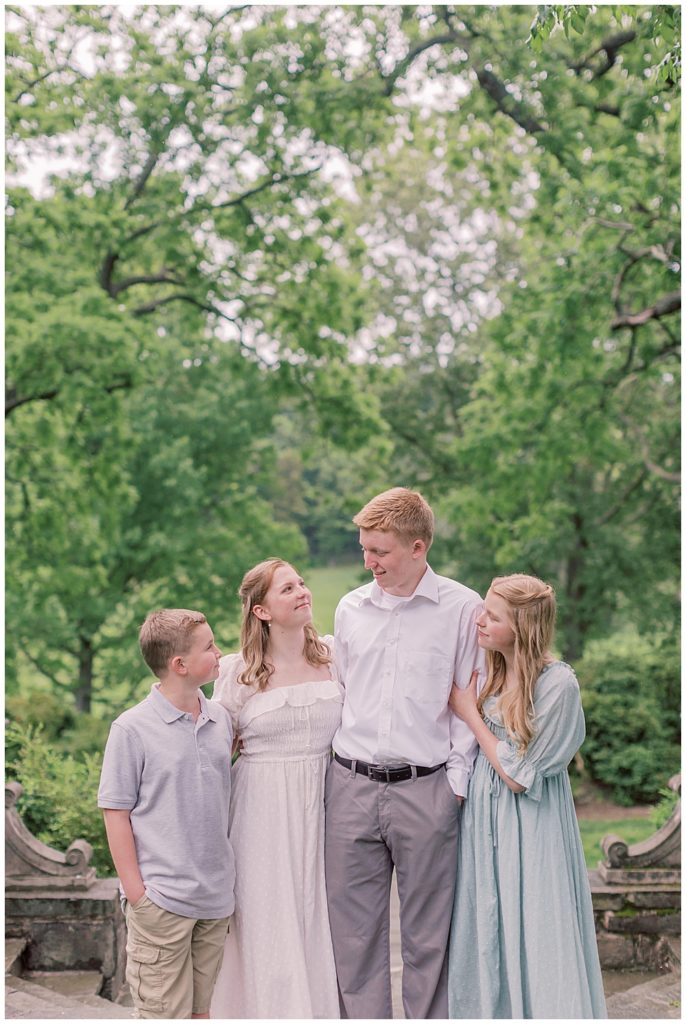 Maryland photo session with teenagers at Glenview Mansion