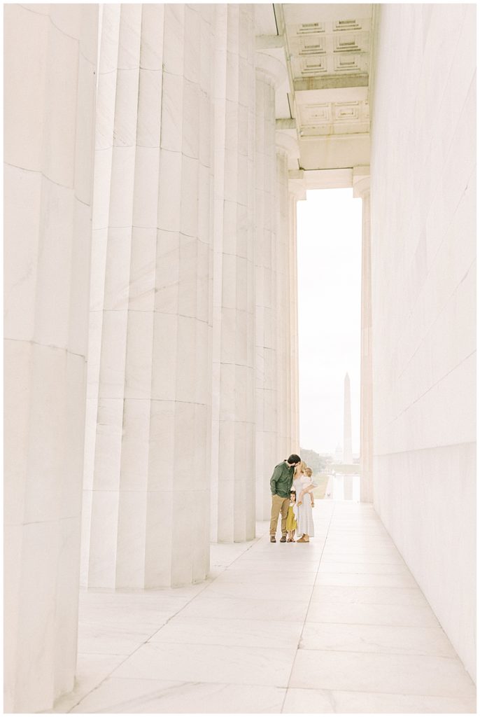 Family photo session at the Lincoln Memorial in Washington DC