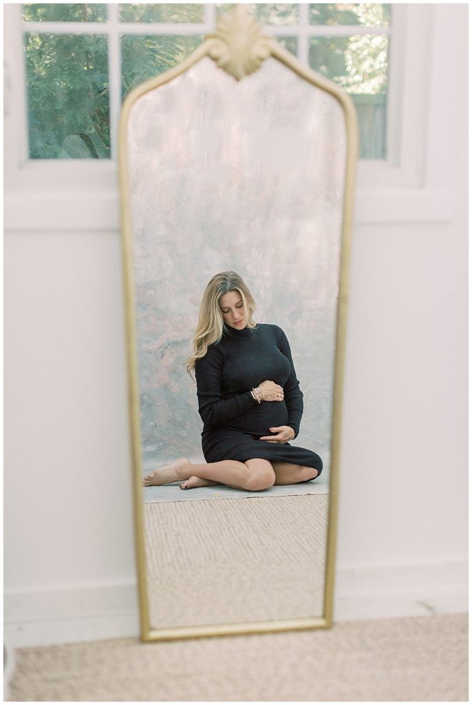 Image of expecting mother sitting reflected in mirror