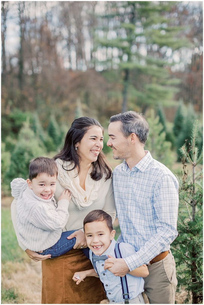 Family pictures for Christmas mini sessions at Butler's Orchard.